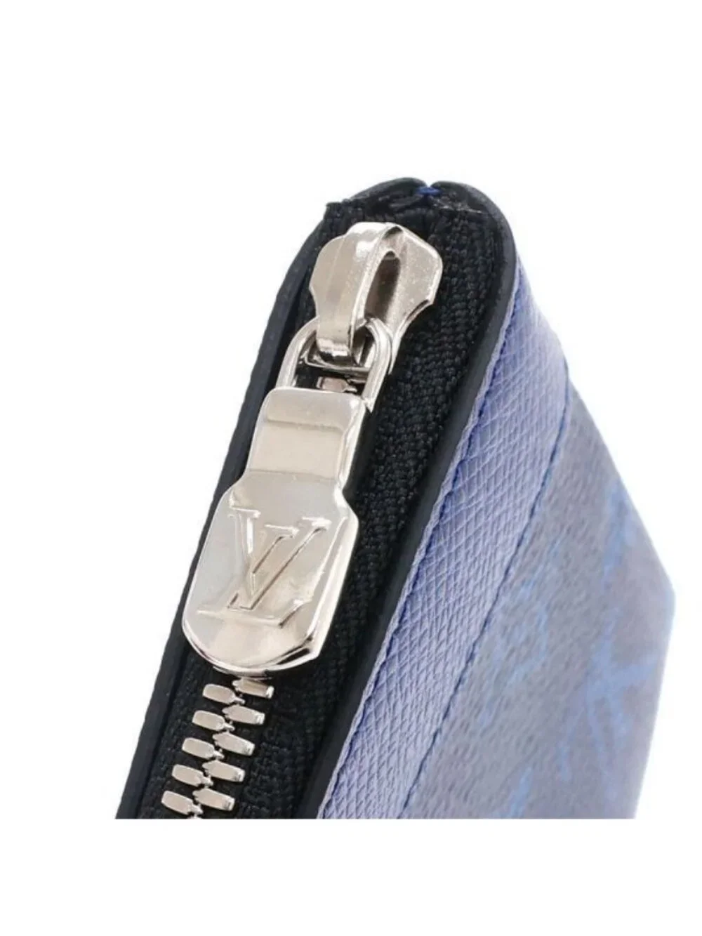 Louis Vuitton Taigarama Pochette Discovery PM Clutch